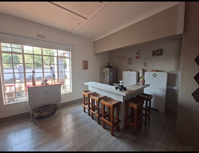 4 BEDROOM FREEHOLD FOR SALE IN ASTON MANOR